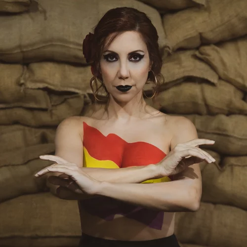 "Ay, Carmela!": Η Κατερίνα Μπιλάλη γράφει για το ρόλο που ερμηνεύει στο βαθιά πολιτικό έργο του Χοσέ Σάντσις Σινιστέρρα