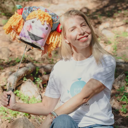 Η Χρύσα Διαμαντοπούλου της ομάδας Μικρός Νότος θυμάται τον μπαμπά της να της διαβάζει την "Ντενεκεδούπολη"