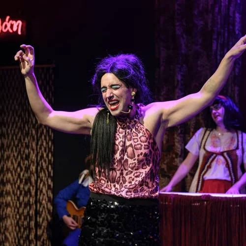 Παράταση για τα "Μπλε καστόρινα παπούτσια" στο θέατρο "Μπέλλος"