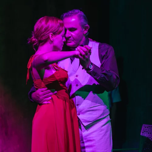 "Αρωμα γυναίκας": Λίγες, τελευταίες παραστάσεις στο Θέατρο Βρετάνια