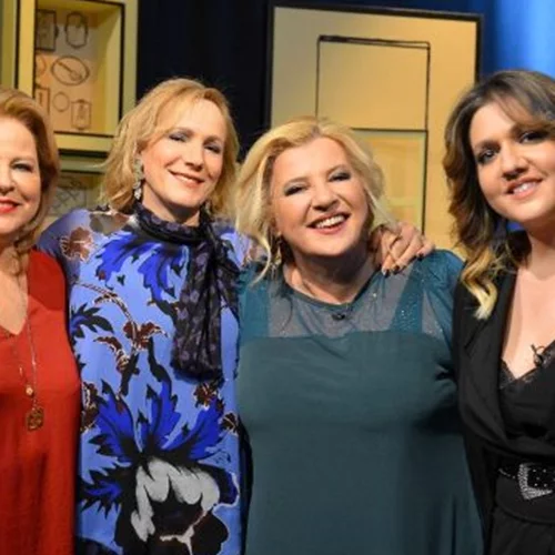 Η "Αυλή των Χρωμάτων" αφιερώνεται στις γυναίκες