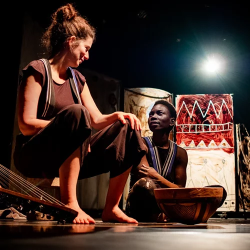 Ένα πλούσιο φεστιβάλ γιορτάζει το θέατρο για πολύ μικρούς θεατές