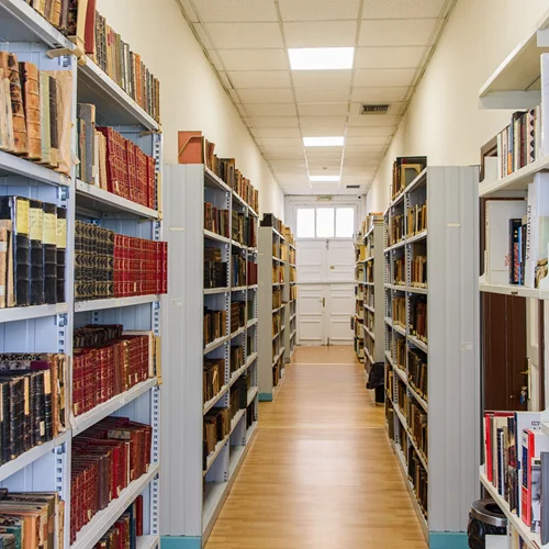 Η Δημοτική Βιβλιοθήκη Αθήνας ανοίγει ξανά τις πόρτες της