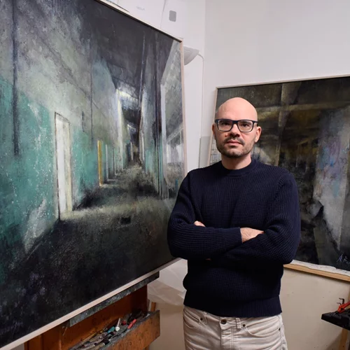 "Η ανάσα του κενού": Κατάλοιπα βιομηχανικών κτιρίων σε μια έκθεση ζωγραφικής