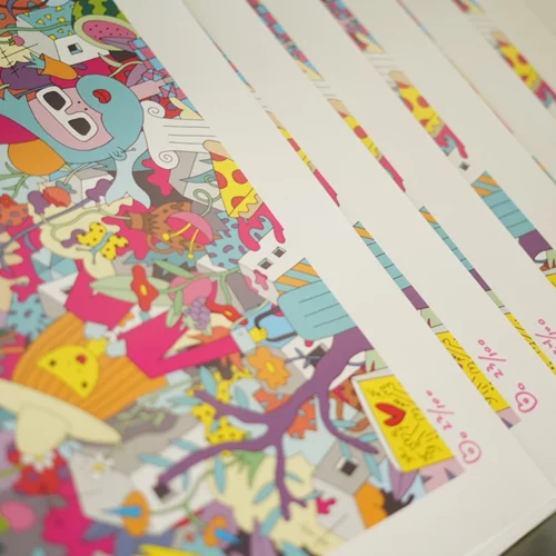 Ένα ολοκαίνουργιο έργο από τον street artist b. στη στοά του Moxy Athens City