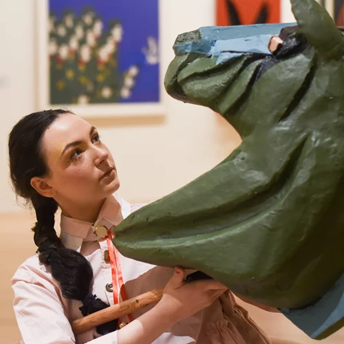 "Η Οβάλ Κυρία": Το έργο της Λεονόρας Κάρινγκτον γίνεται παράσταση στην Εθνική Πινακοθήκη