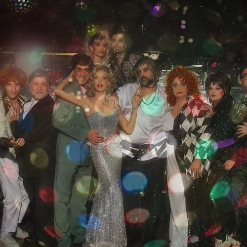 80s πάρτι στον Πειραιά με τις "Εύθυμες κυράδες του Ουίνδσορ"