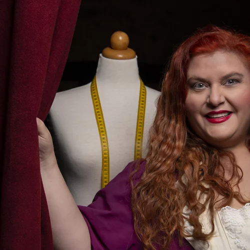 Η γεννημένη θεατρίνα "Μπουμπού" επιστρέφει στο Εν Αθήναις