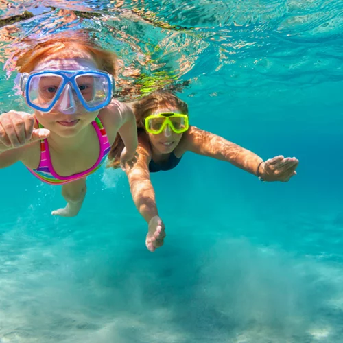 Πώς μπορούμε να προστατεύσουμε τα παιδιά στη θάλασσα;