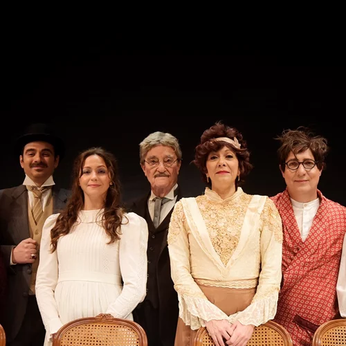 Ο Μποστ ξαναζωντανεύει στη Στοά: "Το επάγγελμα της μητρός μου" με τη ματιά του Θανάση Παπαγεωργίου