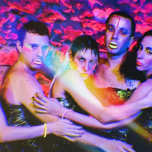 "Μαζί ποτέ: Αιτία υπάρχει… για ό,τι δεν πάει καλά": Ένα έργο του Τσιμάρα Τζανάτου γίνεται μια dance-club παράσταση