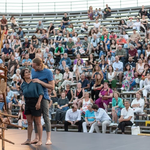 "Ακροβατώντας στην Ελευσίνα": Σύγχρονος χορός, τσίρκο και μουσική συναντώνται