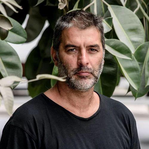 Βασίλη Μπισμπίκη, τι συνιστά "Έγκλημα και Τιμωρία" στην Αθήνα σήμερα;