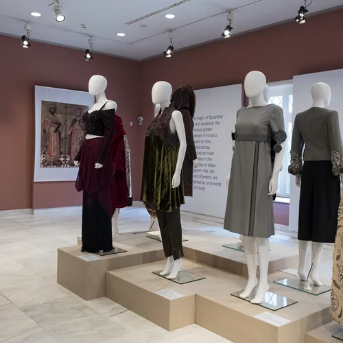 Η βυζαντινή τέχνη συναντά τη σύγχρονη ιταλική μόδα στο Βυζαντινό Μουσείο