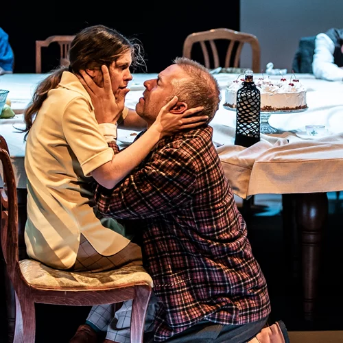 Εορταστικό πρόγραμμα παραστάσεων για τον "Θείο Βάνια" μετά τα συνεχόμενα sold out