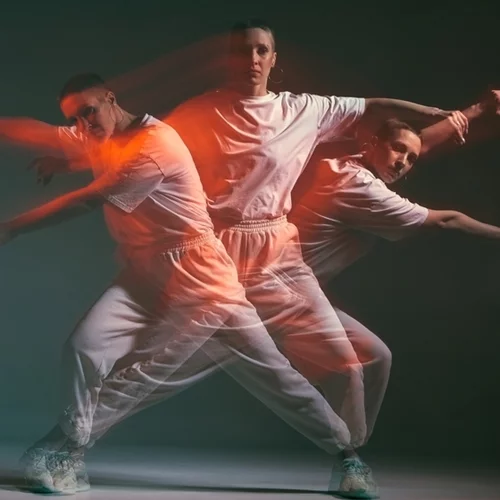 45 χορευτές, 8 μουσικοί, άπειρα Impro Shots!