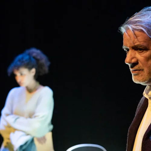 Φίλιππος Σοφιανός: "Χρήσιμο είναι το θέατρο που μπαίνεις μέσα και δεν βγαίνεις ήσυχος"