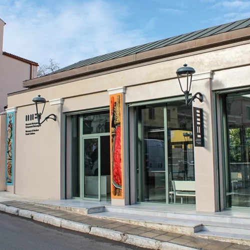 Θέατρο σκιών στην αυλή του Μουσείου Νεότερου Ελληνικού Πολιτισμού