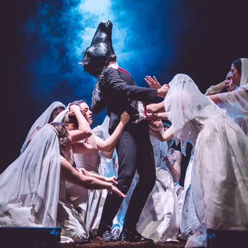 Τα "Ερωτευμένα άλογα" καλπάζουν προς Ελευσίνα