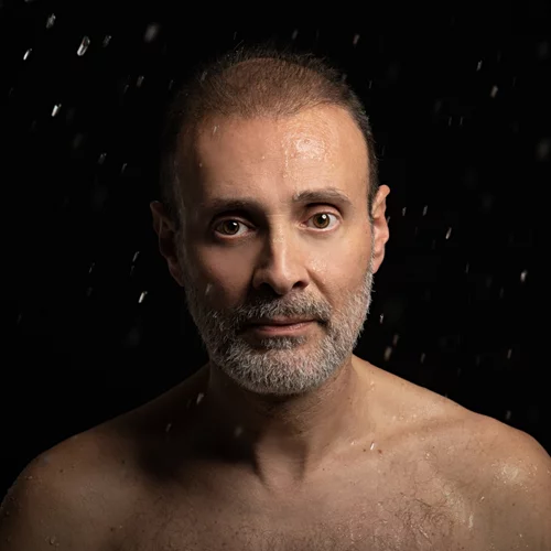 "Το αμάρτημα της μητρός μου": Ο Κωνσταντίνος Γιαννακόπουλος ερμηνεύει Βιζυηνό στο Εν Αθήναις