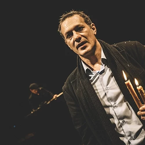 Χριστούγεννα με Παπαδιαμάντη: Ο Θανάσης Σαράντος επιστρέφει με τον "Αμερικάνο"