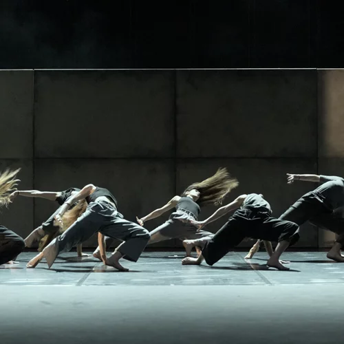 "O dark dark dark": Ο Φώτης Νικολάου χορογραφεί τα σκοτάδια μας