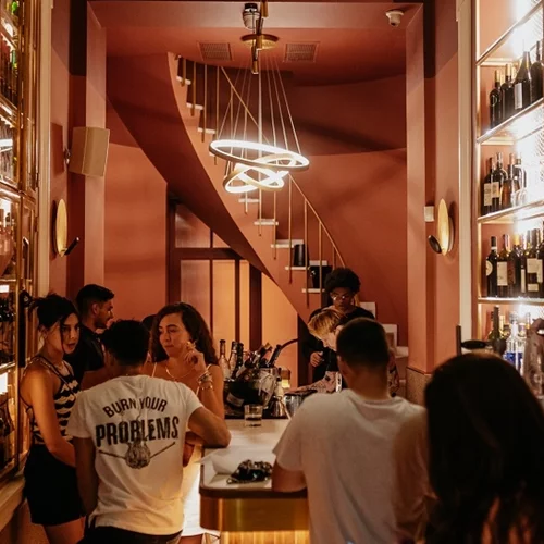 Το "Angelo et Manolo" αγαπά το κρασί και τους ανθρώπους