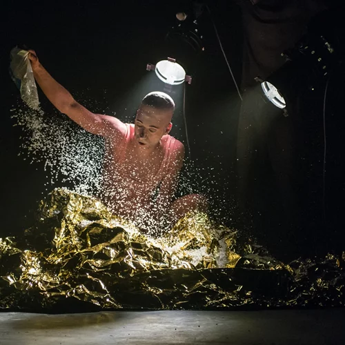 "Τιτάνες": Έξτρα παράσταση και νέο trailer για την παράσταση του Ευριπίδη Λασκαρίδη