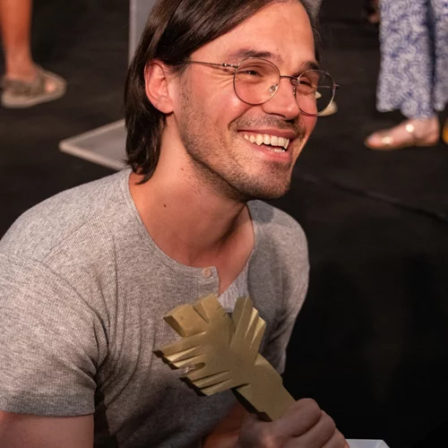 Ο μεγάλος νικητής του 48ου Φεστιβάλ Δράμας, Νεριτάν Ζιντζιρία, μιλάει στο "α"