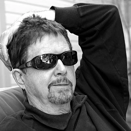 Πέθανε ο Τομ Ρόμπινς, συγγραφέας του "Τρυποκάρυδου" και του "Ακόμα και οι καουμπόισσες μελαγχολούν"