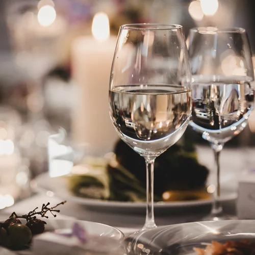 Μία premium εμπειρία φαγητού μαζί με μία premium επιλογή νερού