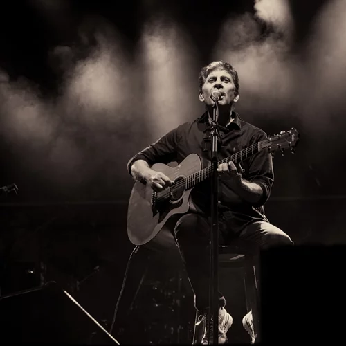 Ο Σωκράτης Μάλαμας δίνει την τελευταία συναυλία του καλοκαιριού στο Κατράκειο