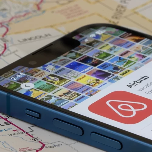 Τελικά, πόσο επηρεάζει το Airbnb την αγορά κατοικίας στην Αθήνα;