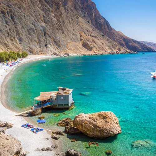 Ποιος πάει πού, πόσο μένει και πόσα ξοδεύει ο τουρίστας;