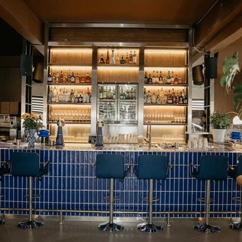 Ένα μπαρ βγαλμένο από τα 90s μόλις άνοιξε στην Ηλιούπολη