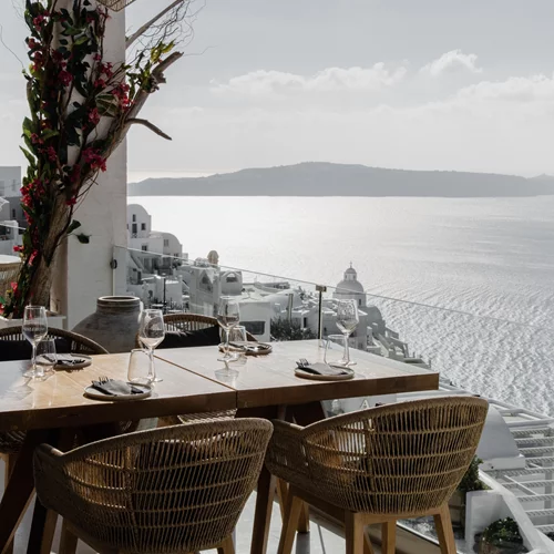 Ο οδηγός Michelin πάει Θεσσαλονίκη και Σαντορίνη