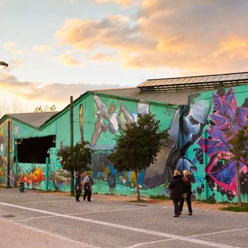 Πολιτική, χρώμα και ιστορίες στους τοίχους: Τι γίνεται με τα γκράφιτι στην Αθήνα;
