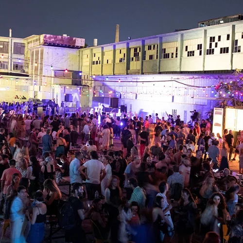 Πρεμιέρα για το Φεστιβάλ Αθηνών Επιδαύρου 2024 στην Πειραιώς 260 με θέατρο, χορό και live στην πλατεία