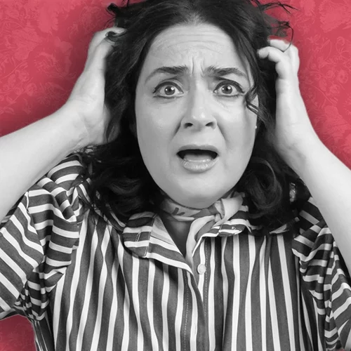 Η Ελένη Ουζουνίδου "Σίρλεϊ" στο Θέατρο του Νέου Κόσμου