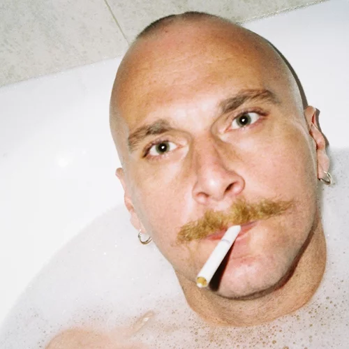 Ο Mazoha ετοιμάζει νέα συναυλία μαζί με Dolly Vara, Cilia Katrali και Chraja x Tila