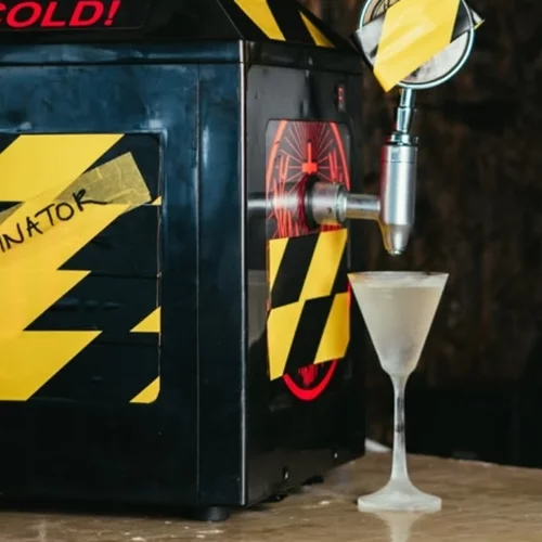 Κάπως έτσι θα πίνουμε στα μπαρ τη νέα χρονιά