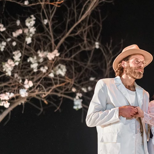 "Πλατόνωφ": Δείτε φωτογραφίες από την πρεμιέρα στο Δημοτικό Θέατρο Πειραιά