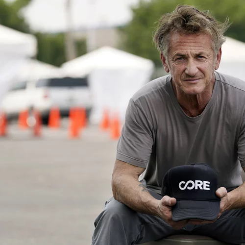 Φεστιβάλ Βερολίνου 2023: Τα ποτάκια του Σον Πεν και ο incel Τζέσι Άιζενμπεργκ