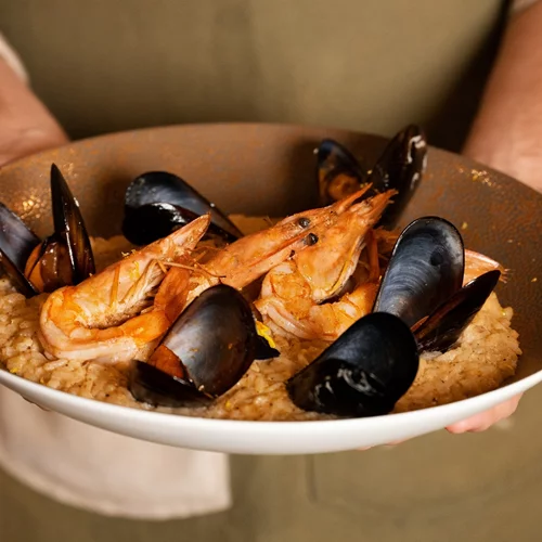 O καλός ελληνικός μεζές αποκτά σύγχρονη διάσταση σε ένα στέκι των ΝΠ