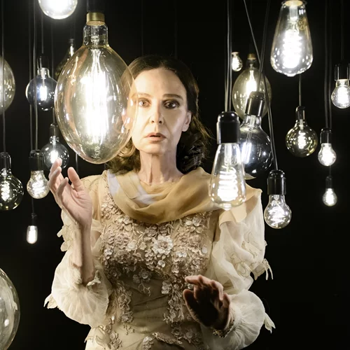 Ματαιώνεται η παράσταση του "Γυάλινου κόσμου" στο θέατρο Βράχων