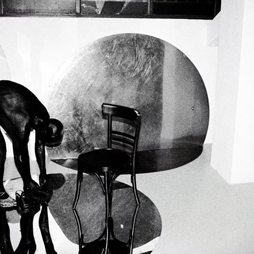 Η χοροθεατρική παράσταση "Άτιτλον" χωράει μια ιστορία για τον έρωτα, τη σύγκρουση, την μνήμη και το τραύμα