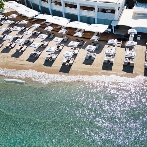 Οργανωμένες παραλίες στην Αθήνα για βουτιές και ηλιοθεραπεία