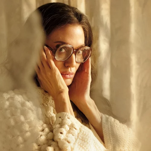 Η Αντζελίνα Τζολί μεταμορφώνεται στη Μαρία Κάλλας