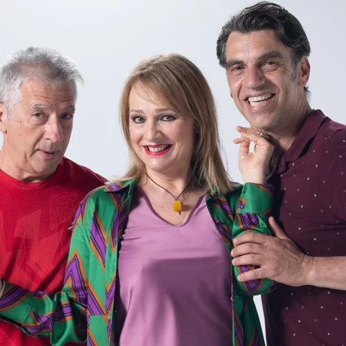 "Σκοτσέζικο ντους" από το ΔΗΠΕΘΕ Κοζάνης στην Αθήνα: Μια κωμωδία για το θέατρο και την ανθρώπινη ύπαρξη