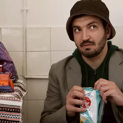 "Τρώμε, παιδιά": Μια μαύρη "οικογενειακή" σουρεαλιστική κωμωδία εκ Θεσσαλονίκης